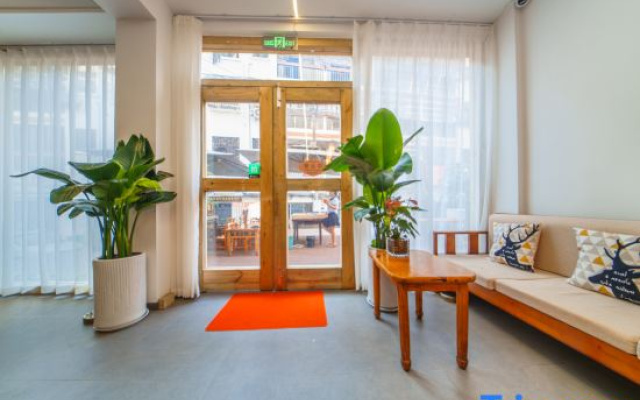 Phoenix Ancient City Warm Heart Pavilion Homestay