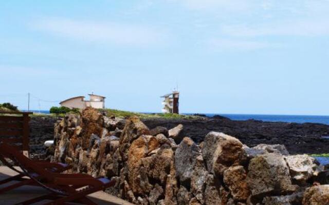 Jeju Namoo-n-sea Pension