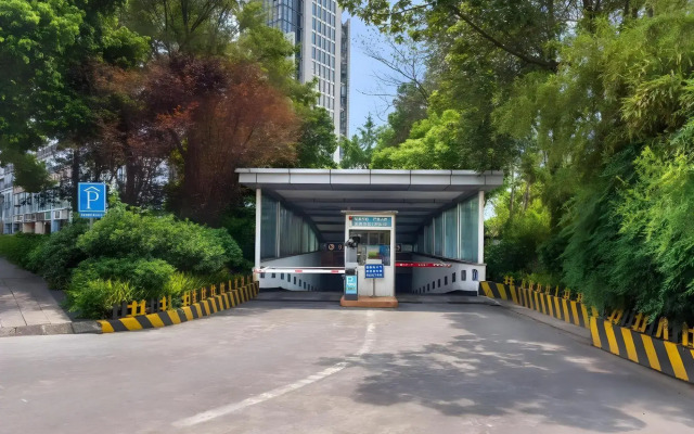 Guzi Celebrity First Hotel (Wenjiang University Town)