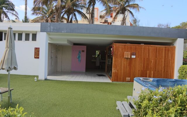 R2 Romantic Fantasia Dreams & Suites Hotel