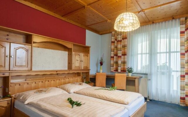 Hotel & Kurpension Weiss