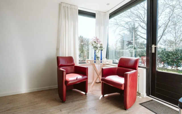 Bungalow on Holiday Park De Klepperstee Ouddorp