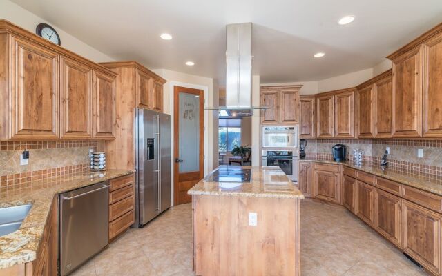 Casa Vista 4 Bedroom Home by RedAwning