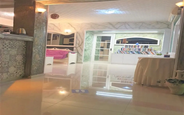 Very Spacious and Well Equipped Room Near the Sea