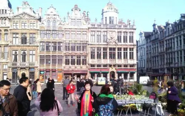 Grand Place The Looks Apartment