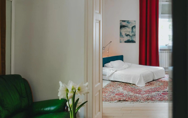 Salon Apartment in Dorcol Historical