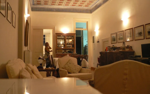 5-bed House With Garden in the City of Chios
