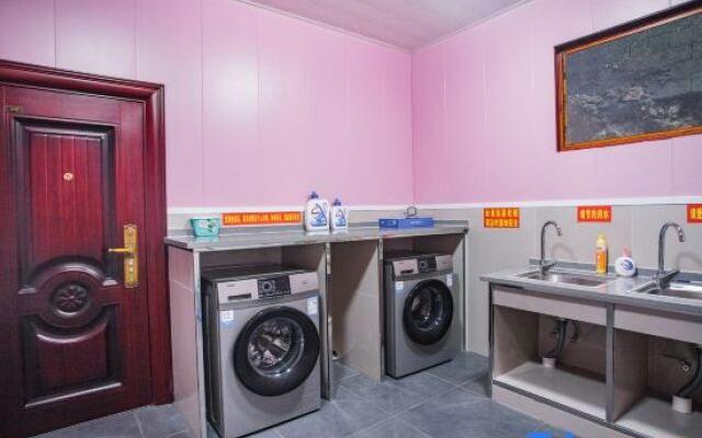 Ruihua Hotel (Zhenjiangge Branch, Zhenyuan Ancient Town)