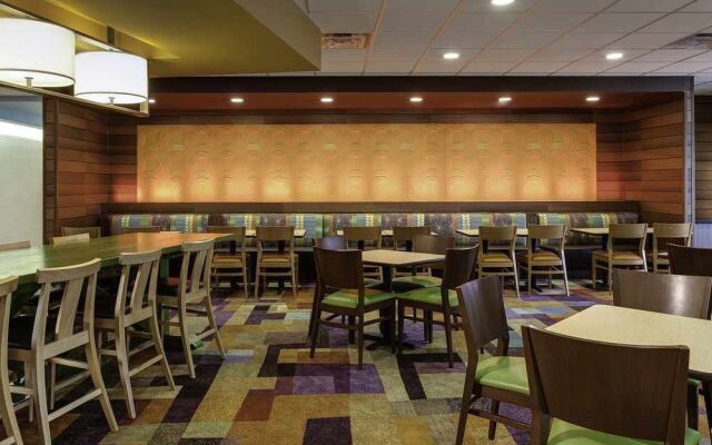 Fairfield Inn & Suites Lincoln Southeast