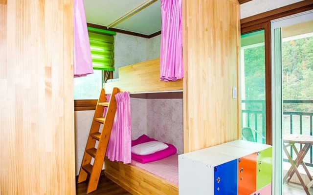Tongyeong Slobbie Guest House