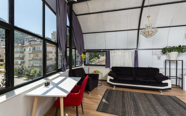 8 Rooms House