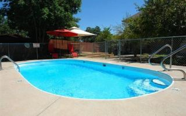 Branson Vacation Inn and Suites