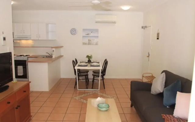 Contemporary Convenient Central Retreat