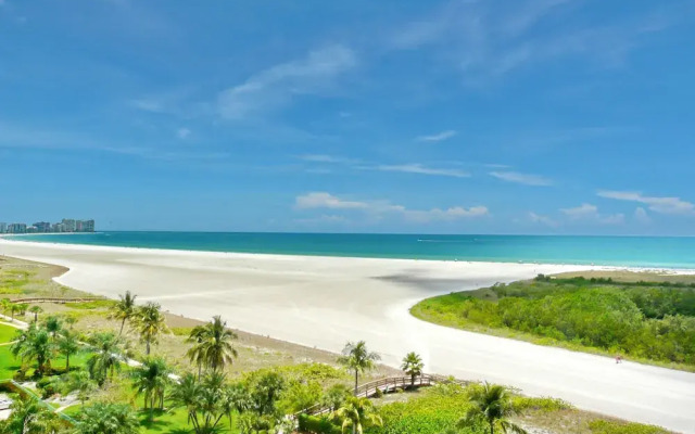 Bungalow-style Beachfront Condo With Pool