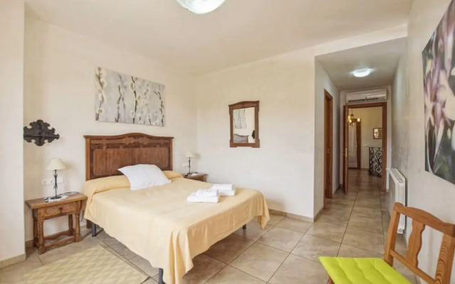 Country House in Spain With Pool & Mountain Views