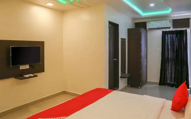 OYO 22066 Hotel Mayur