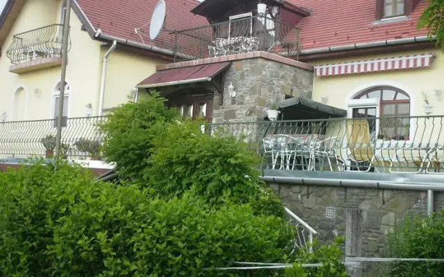 Apartmanház Klára