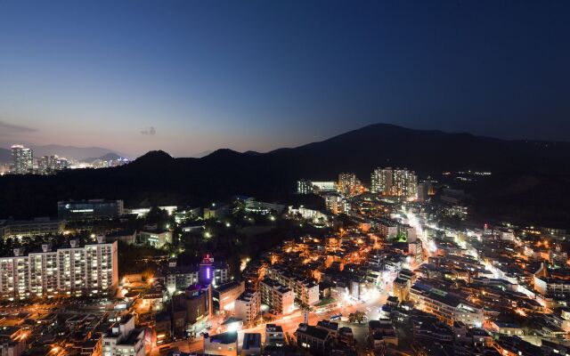 Felix by STX Hotel & Suite