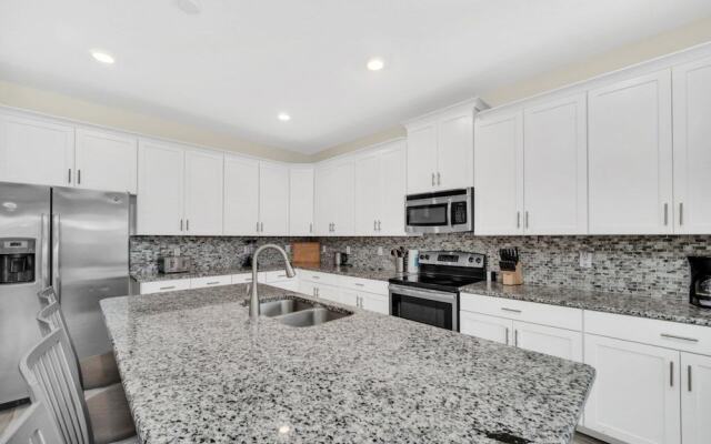 4710kings 6 Bedroom Villa by RedAwning