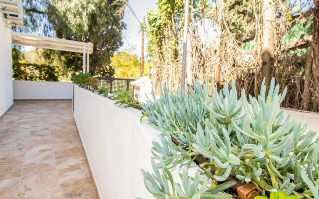 Perfectly located beachside apartment in Elviria Marbella