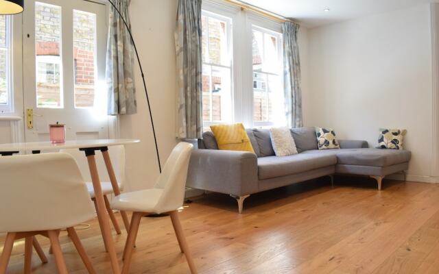 Stunning 2 Bedroom Flat In Balham With Private Garden