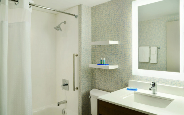 Holiday Inn Express Toronto - Downtown by IHG