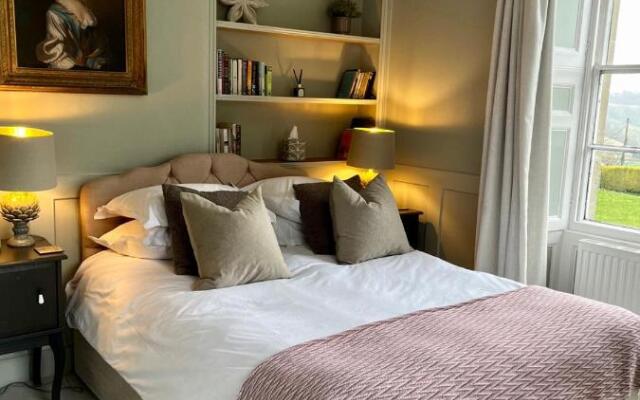 Burleigh Court Cotswols