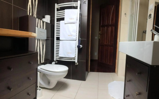 Modryna - Modrzewiowy Dom