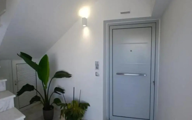 White Dome Apartment I