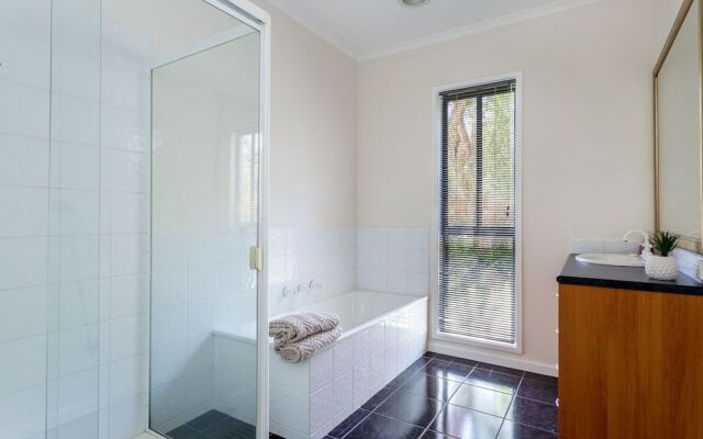Caxton Beach House - hot tub spa