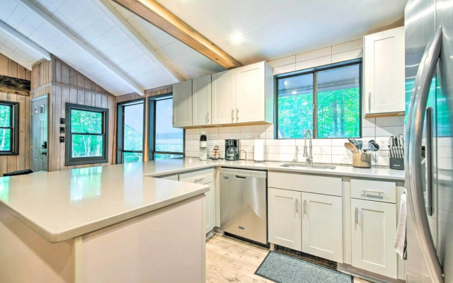 Pet-friendly Pocono Pines Rental w/ Hot Tub!