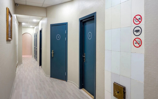 Friends Rooms on Vosstaniya