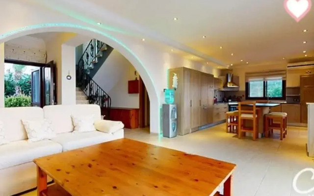 Marina Magic Sunset Villa-pool-parking-3br