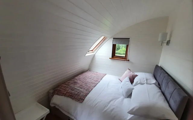Cilsane Lodges-towy With hot tub