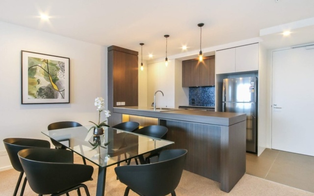 Luxurious 2 Bedroom Brand New Apartment With Amazing Hinterland Views – Guest Rooms – Gold Coast