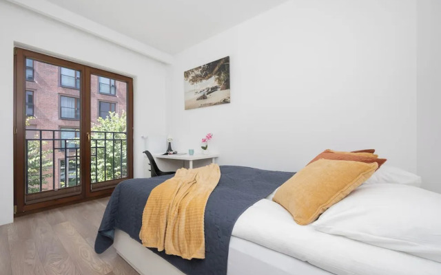 Spacious Apartment for 4 by Renters