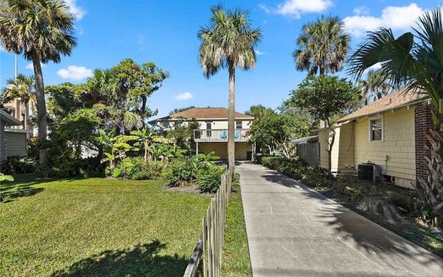 Coconut Cottage - Two Bedroom Home