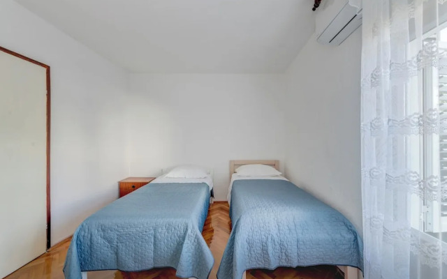 Seafront apt With Balcony, sea View and Mooring