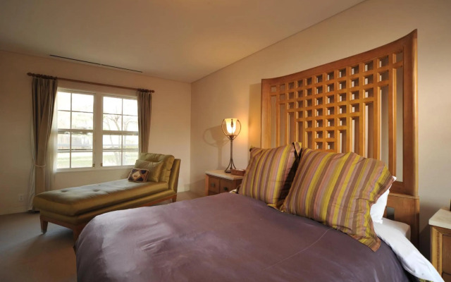 Resort Forest Hills Garden