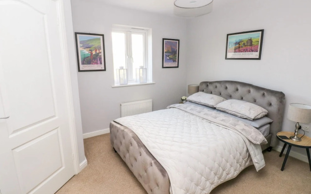 10 Belfrey Close