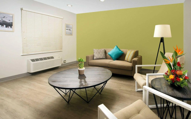 WoodSpring Suites Fargo North Near NDSU