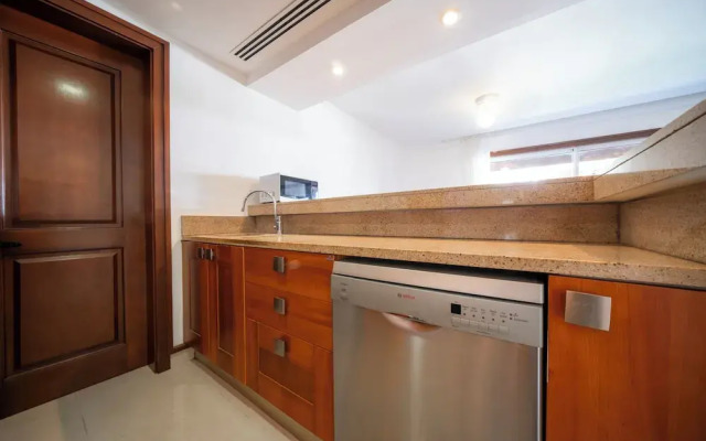 Luxury 1 BR Condo with Pool - Kaan 304