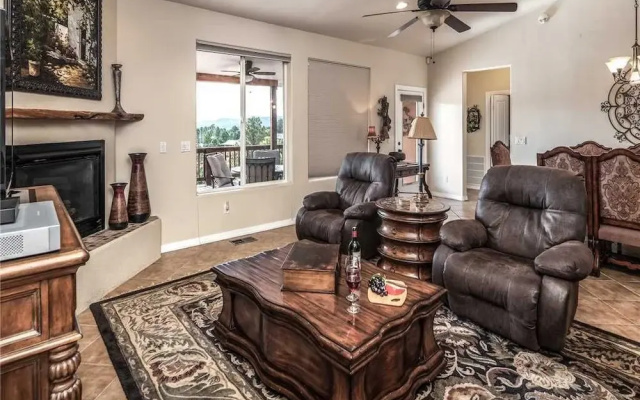 Casa Bien - Three Bedroom Cabin with Hot Tub