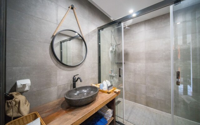 Wuzhen Ziye Musu Inn