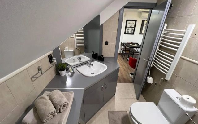 Main Square Apartment