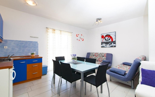 Apartment Vik - 250 m from beach A1 Brodarica, Riviera Sibenik