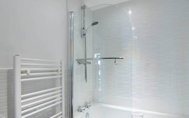 2 Bed Apartment near Hydro and SEC