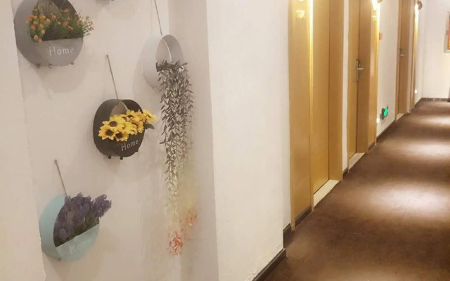 IU Hotels·Xingyi Sports Center