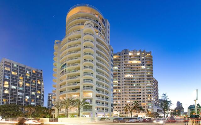Beachfront Luxury 3 Bedroom Apartment