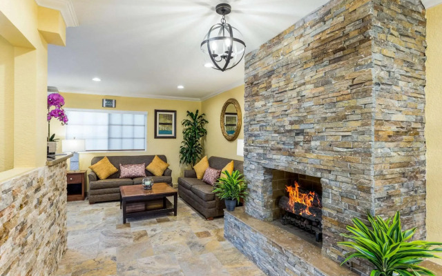 Mount Vernon Inn Escondido Downtown
